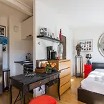 Veeve - Minutes From The Pompidou Centre