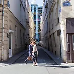 Veeve - Minutes From The Pompidou Centre