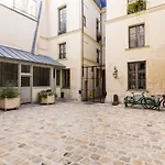 Veeve - Minutes From The Pompidou Centre