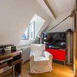 Veeve - Minutes From The Pompidou Centre