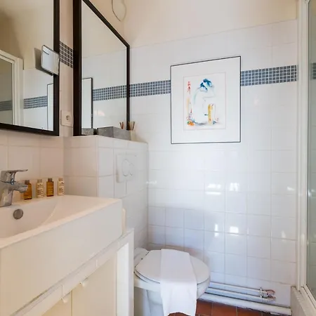 Apartment Veeve Minutes From The Pompidou Centre