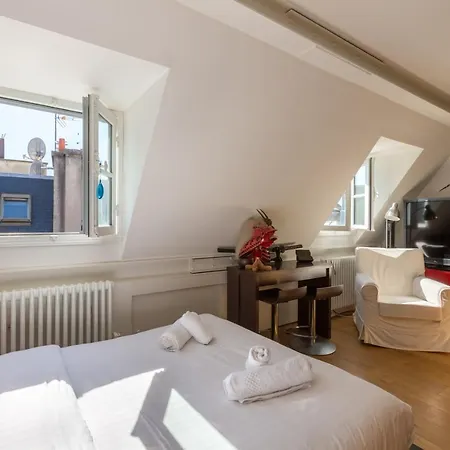 Veeve Minutes From The Pompidou Centre Apartment Paris